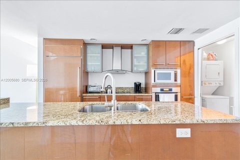 Condo in Miami Beach, Florida, 3 bedrooms  № 2069647 - photo 20