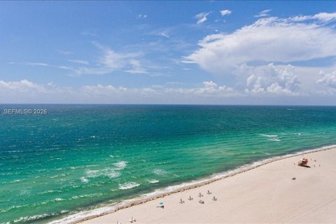 Condo in Miami Beach, Florida, 3 bedrooms  № 2069647 - photo 11