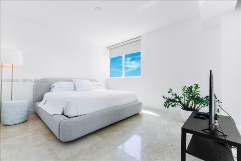 Condo in Miami Beach, Florida, 3 bedrooms  № 2069647 - photo 17