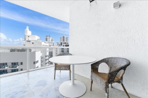 Condo in Miami Beach, Florida, 3 bedrooms  № 2069647 - photo 28