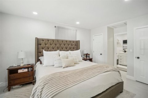House in Tampa, Florida 4 bedrooms, 158.58 sq.m. № 1569583 - photo 15