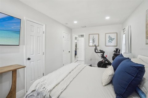 House in Tampa, Florida 4 bedrooms, 158.58 sq.m. № 1569583 - photo 21