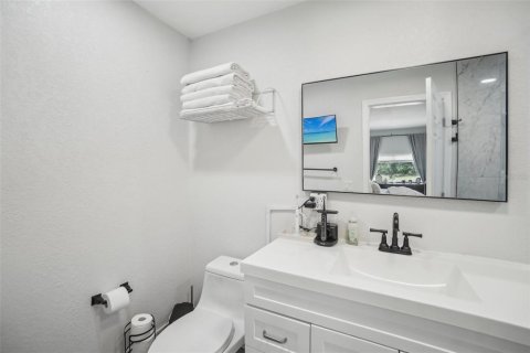 House in Tampa, Florida 4 bedrooms, 158.58 sq.m. № 1569583 - photo 18