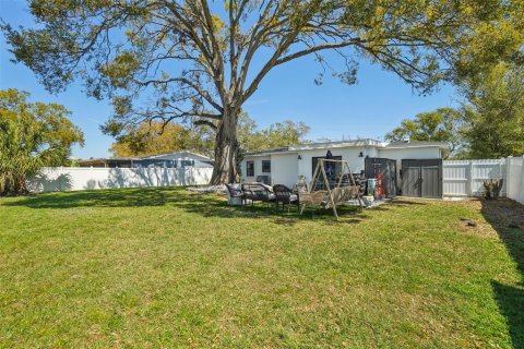 House in Tampa, Florida 4 bedrooms, 158.58 sq.m. № 1569583 - photo 29