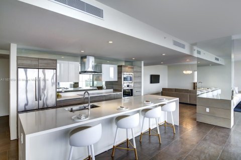 Condo in Bay Harbor Islands, Florida, 4 bedrooms  № 1862211 - photo 11