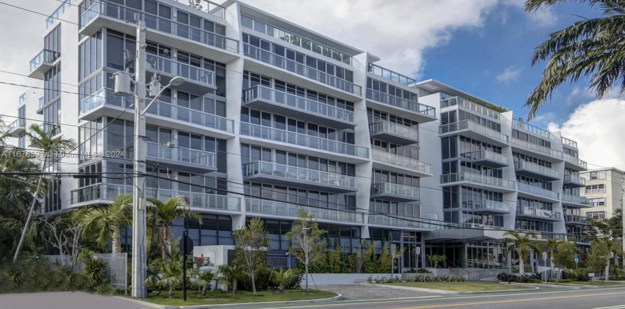 Condo in Bay Harbor Islands, Florida, 4 bedrooms  № 1862211