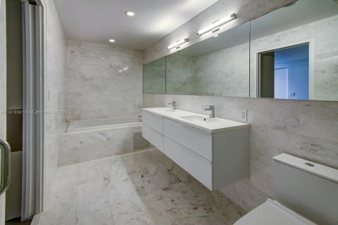 Condo in Bay Harbor Islands, Florida, 4 bedrooms  № 1862211 - photo 23