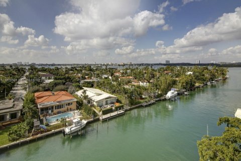 Condo in Bay Harbor Islands, Florida, 4 bedrooms  № 1862211 - photo 27
