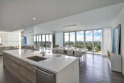Condo in Bay Harbor Islands, Florida, 4 bedrooms  № 1862211 - photo 13