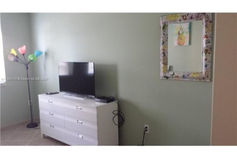 Copropriété à louer à Hallandale Beach, Floride: 2 chambres, 124.77 m2 № 2036736 - photo 30