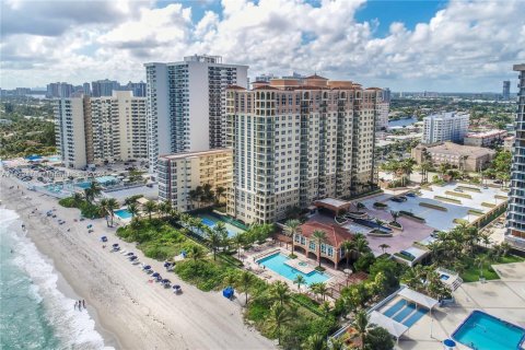 Copropriété à louer à Hallandale Beach, Floride: 2 chambres, 124.77 m2 № 2036736 - photo 3
