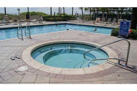 Copropriété à louer à Hallandale Beach, Floride: 2 chambres, 124.77 m2 № 2036736 - photo 9