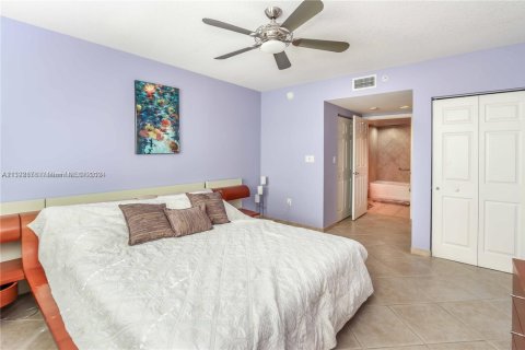 Copropriété à louer à Hallandale Beach, Floride: 2 chambres, 124.77 m2 № 2036736 - photo 25