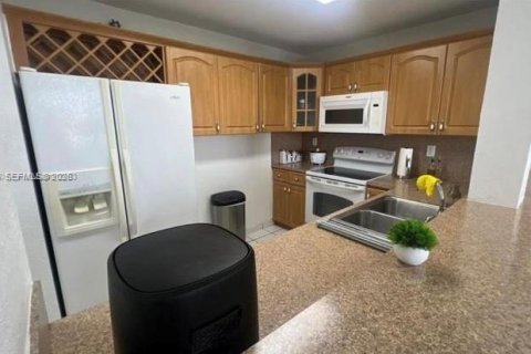 Copropriété à vendre à Hialeah, Floride: 2 chambres, 92.53 m2 № 2001145 - photo 3