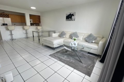 Copropriété à vendre à Hialeah, Floride: 2 chambres, 92.53 m2 № 2001145 - photo 4