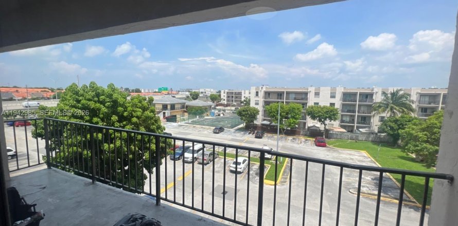 Condo à Hialeah, Floride, 2 chambres  № 2001145