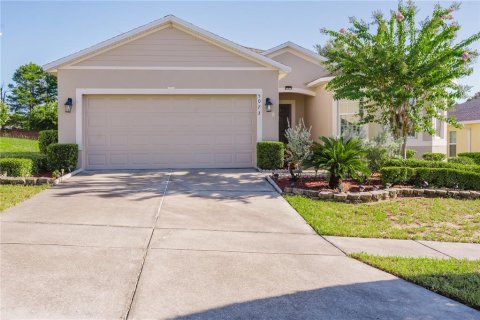 House in Haines City, Florida 3 bedrooms, 164.44 sq.m. № 1865936 - photo 1