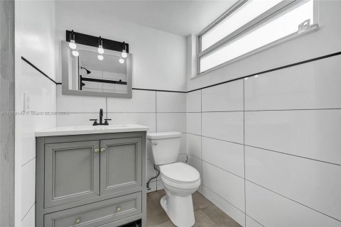 Condo in Miami Beach, Florida, 1 bedroom № 1974397 - photo 22