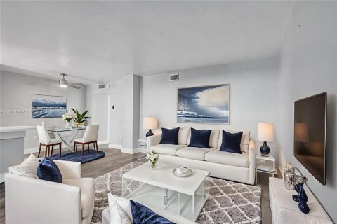 Condo in Miami Beach, Florida, 1 bedroom № 1974397 - photo 3
