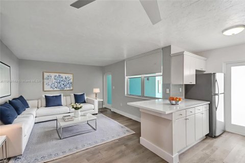 Condo in Miami Beach, Florida, 1 bedroom № 1974397 - photo 8