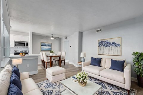 Condo in Miami Beach, Florida, 1 bedroom № 1974397 - photo 9