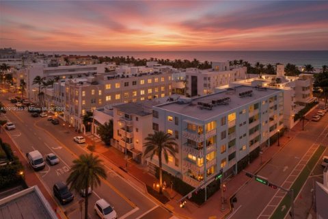 Condo in Miami Beach, Florida, 1 bedroom № 1974397 - photo 6