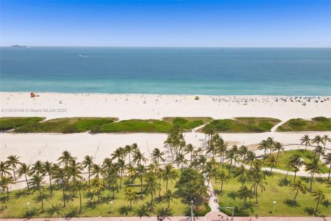 Condo in Miami Beach, Florida, 1 bedroom № 1974397 - photo 4