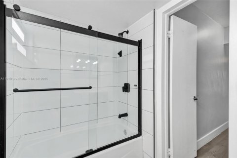 Condo in Miami Beach, Florida, 1 bedroom № 1974397 - photo 23