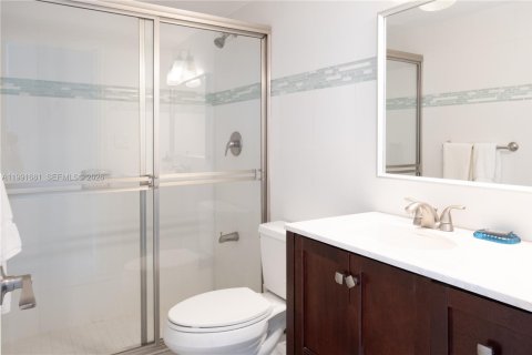 Condo in Miami Beach, Florida, 2 bedrooms  № 2057038 - photo 5