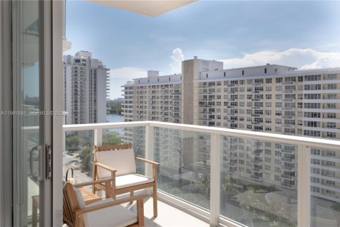 Condo in Miami Beach, Florida, 2 bedrooms  № 2057038 - photo 13