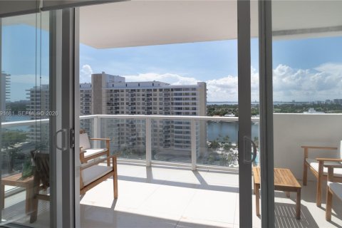 Condo in Miami Beach, Florida, 2 bedrooms  № 2057038 - photo 14
