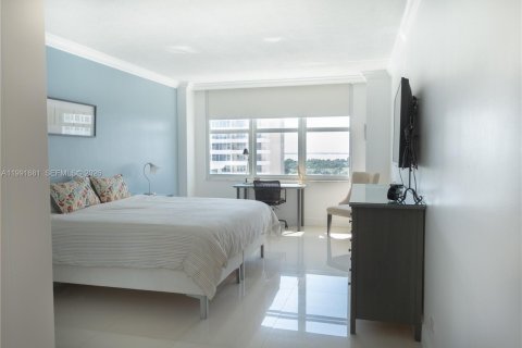 Condo in Miami Beach, Florida, 2 bedrooms  № 2057038 - photo 25