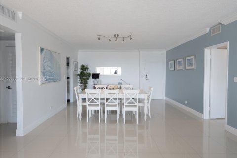 Condo in Miami Beach, Florida, 2 bedrooms  № 2057038 - photo 24