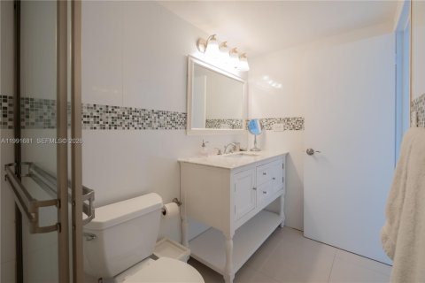 Condo in Miami Beach, Florida, 2 bedrooms  № 2057038 - photo 19