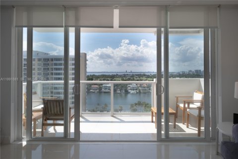 Condo in Miami Beach, Florida, 2 bedrooms  № 2057038 - photo 12