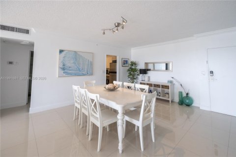 Condo in Miami Beach, Florida, 2 bedrooms  № 2057038 - photo 18
