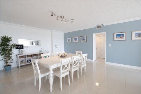 Condo in Miami Beach, Florida, 2 bedrooms  № 2057038 - photo 20