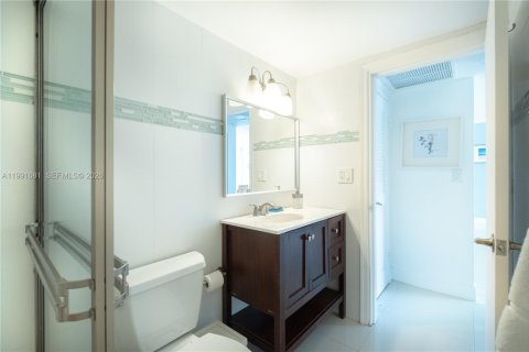 Condo in Miami Beach, Florida, 2 bedrooms  № 2057038 - photo 22