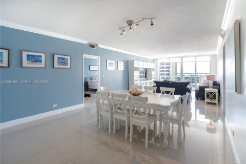 Condo in Miami Beach, Florida, 2 bedrooms  № 2057038 - photo 2