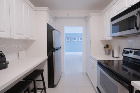 Condo in Miami Beach, Florida, 2 bedrooms  № 2057038 - photo 10