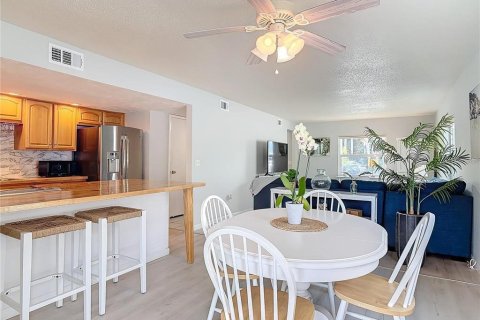 House in New Smyrna Beach, Florida 4 bedrooms, 222.97 sq.m. № 1634047 - photo 15