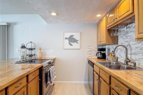 House in New Smyrna Beach, Florida 4 bedrooms, 222.97 sq.m. № 1634047 - photo 9