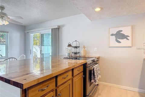 House in New Smyrna Beach, Florida 4 bedrooms, 222.97 sq.m. № 1634047 - photo 13