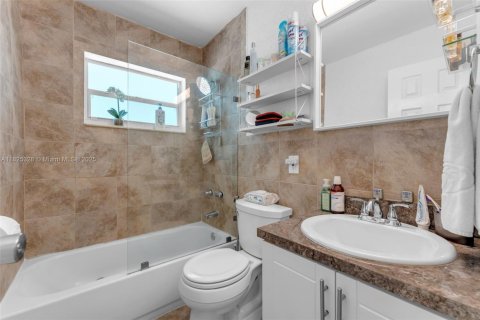 Casa en venta en Miami, Florida, 3 dormitorios, 104.24 m2 № 1805952 - foto 6