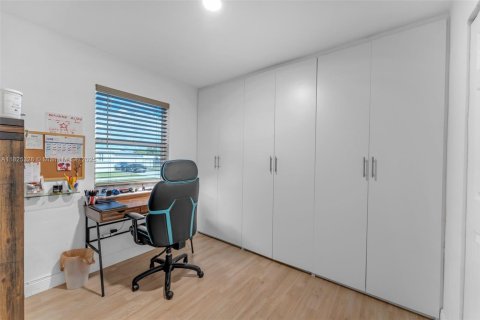 Casa en venta en Miami, Florida, 3 dormitorios, 104.24 m2 № 1805952 - foto 9