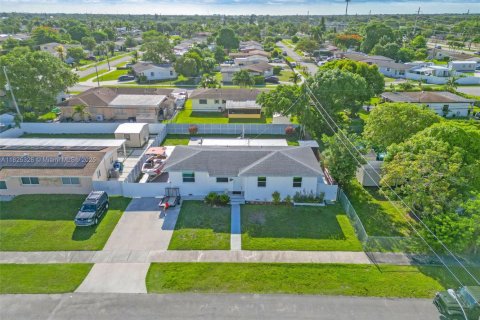 Casa en venta en Miami, Florida, 3 dormitorios, 104.24 m2 № 1805952 - foto 1