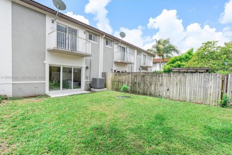Touwnhouse à vendre à Miramar, Floride: 2 chambres, 121.98 m2 № 2077406 - photo 21