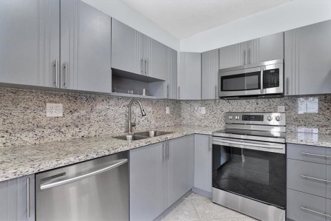 Touwnhouse à vendre à Miramar, Floride: 2 chambres, 121.98 m2 № 2077406 - photo 8