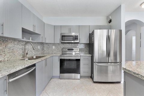 Touwnhouse à vendre à Miramar, Floride: 2 chambres, 121.98 m2 № 2077406 - photo 7