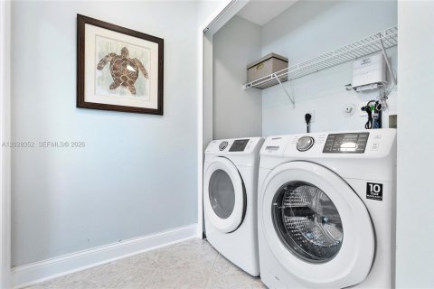 Touwnhouse à vendre à Miramar, Floride: 2 chambres, 121.98 m2 № 2077406 - photo 18